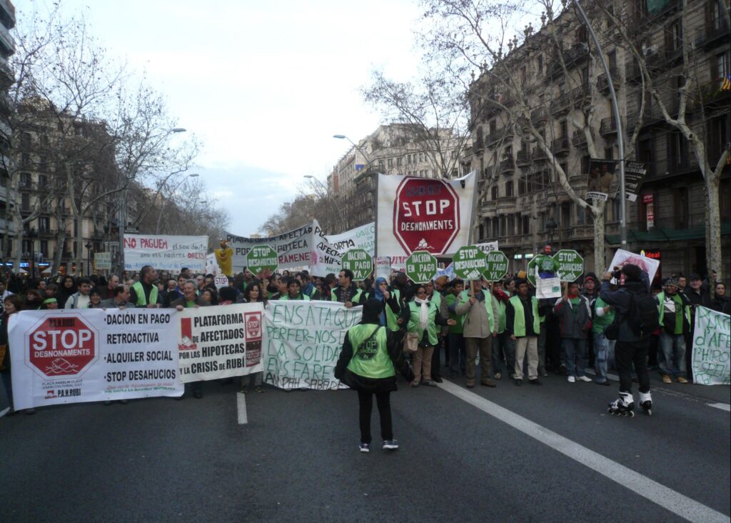 Más de 20.000 familias salvadas del desahucio gracias a la ley catalana: el Constitucional la anula después de cinco años de éxitos