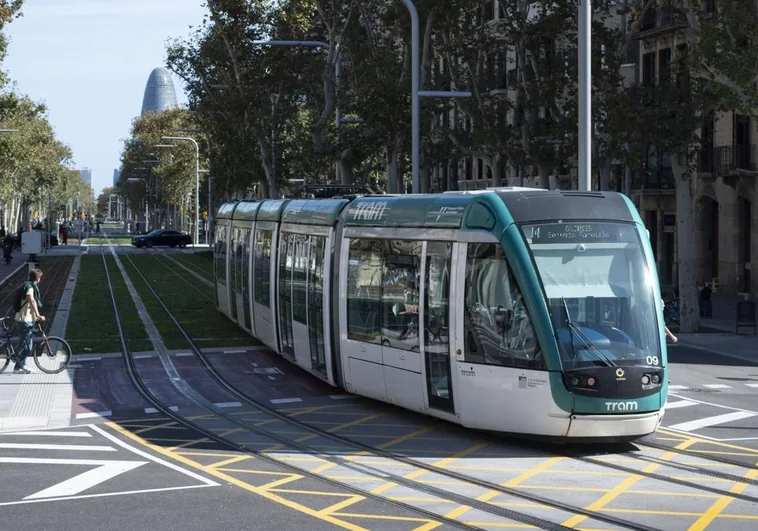 El tranvía llega ya hasta Verdaguer con la promesa de retirar 12.500 coches de circulación