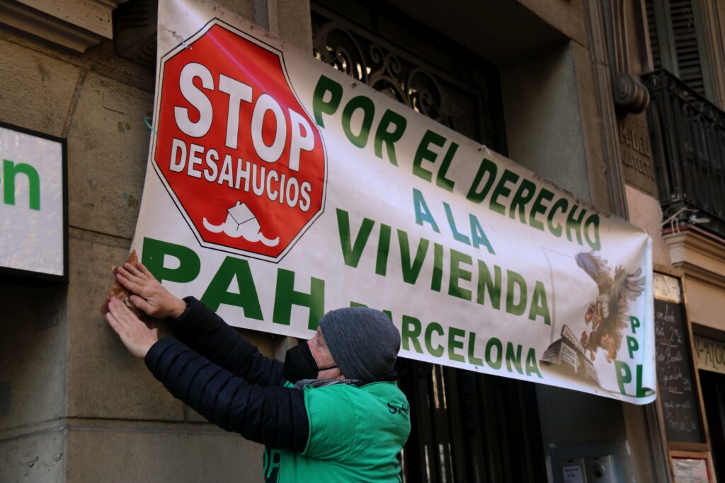 Catalunya sigue a la cabeza en desahucios: 3.961 ejecuciones en seis meses, el 75% vinculadas al impago de alquiler.