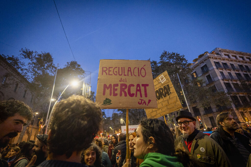 La vivienda ya es el principal problema para los catalanes, según el barómetro del CEO. El acceso a un hogar preocupa al 20% de la población, una cifra que no se veía desde 2007.