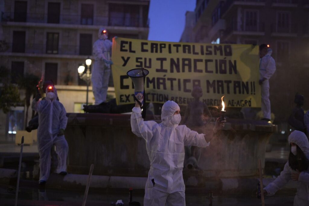 València se moviliza contra la inacción climática: Colectivos ecologistas denuncian al Gobierno de Mazón por ignorar las alertas de la DANA y pactar con negacionistas climáticos