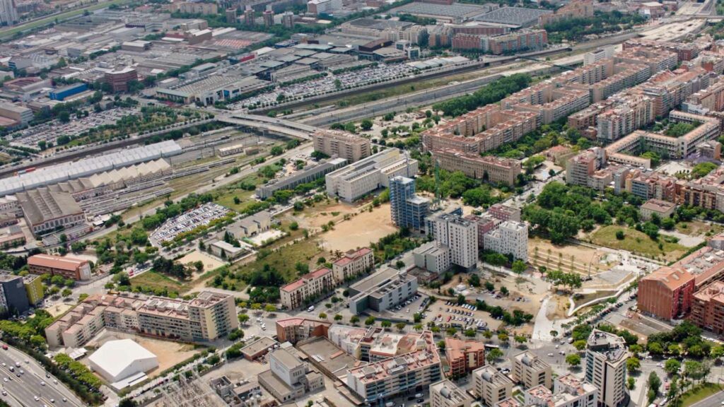 a última hermandad de legionarios ha sido desalojada de las Casernas de Sant Andreu. Con más de 80.000 m² liberados, Barcelona podrá transformarlos en vivienda pública