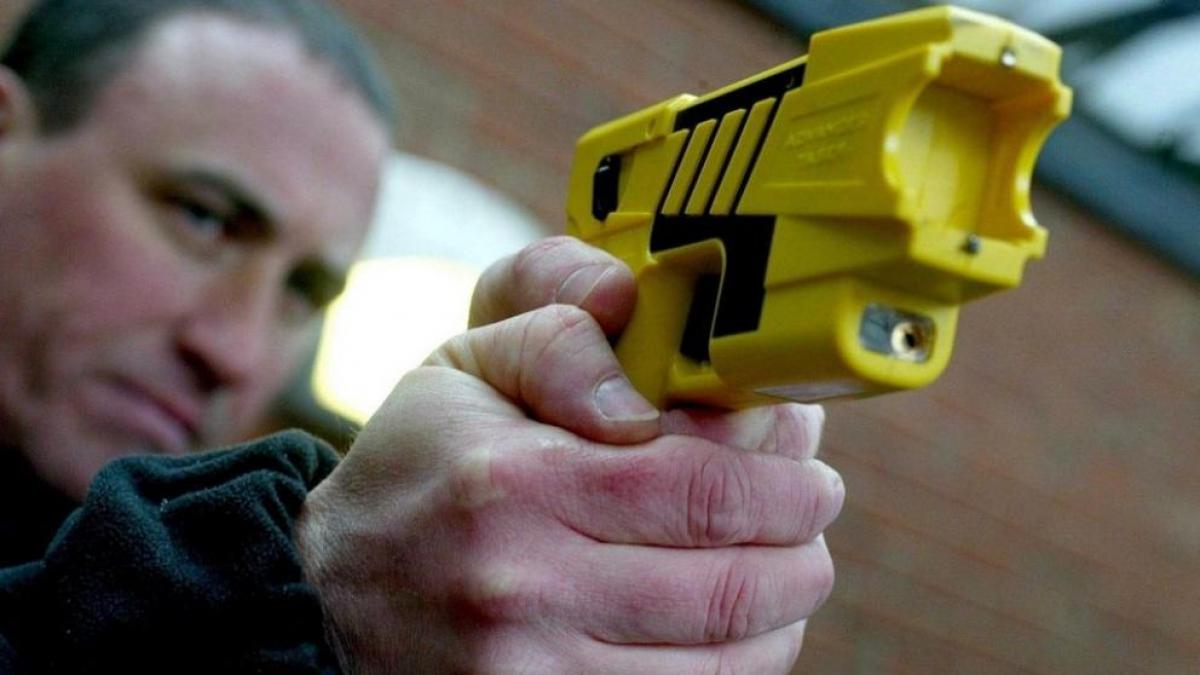 Barcelona permitirá que la Guardia Urbana use pistolas eléctricas en personas con problemas de salud mental