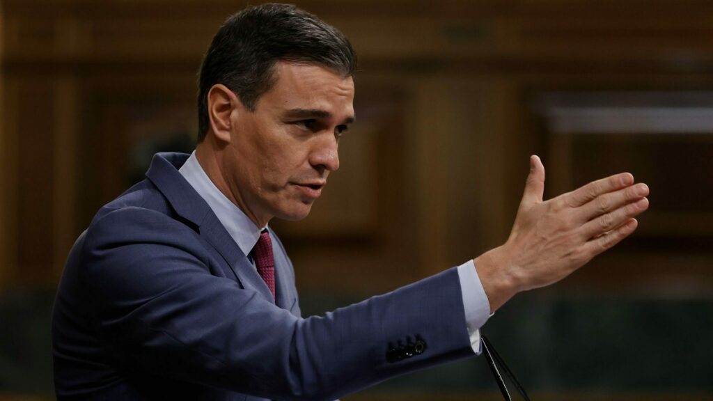 El Gobierno aprueba un plan para alcanzar este año el 2% en gasto en Defensa, con 10.471 millones extra. Sumar lo rechaza por falta de transparencia y desvío de prioridades.