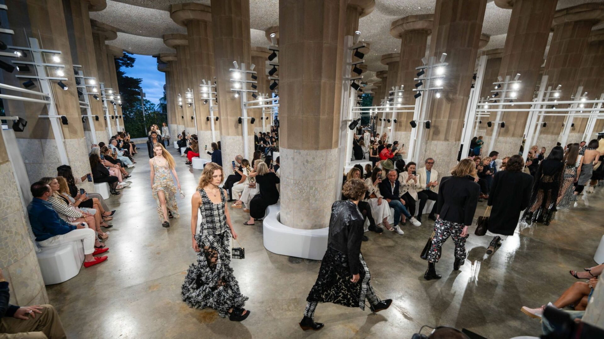 Louis Vuitton pagó 573.000 euros por cerrar el Park Güell durante 16 días para una pasarela de lujo