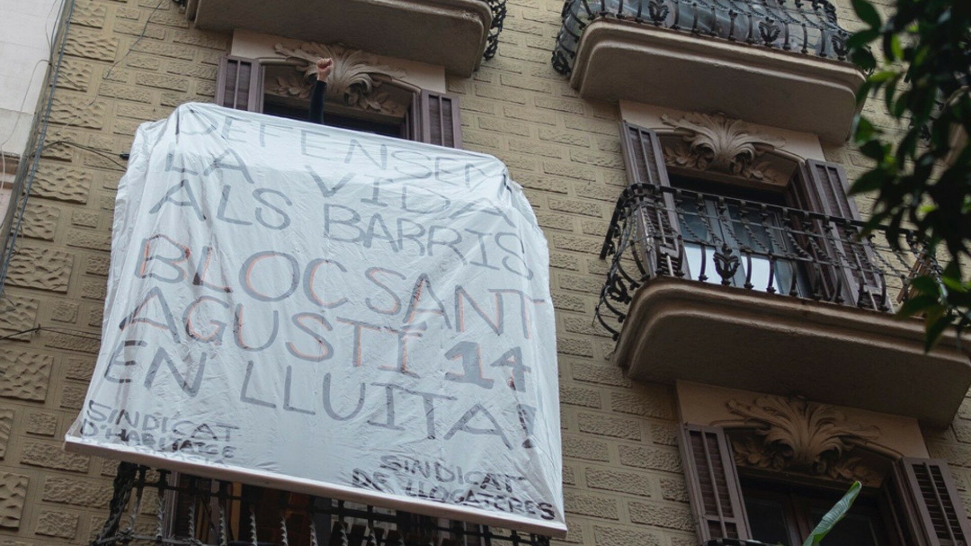 Collboni permite alquileres de hasta 1.000 € por habitación tras una reforma ilegal en Gràcia con solo una multa de 500 €