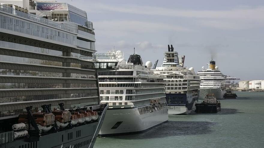 El Port de Barcelona ha recibido un 17 % más de cruceristas que en 2023 mientras crecen las alertas por el colapso urbano y el modelo turístico insostenible.