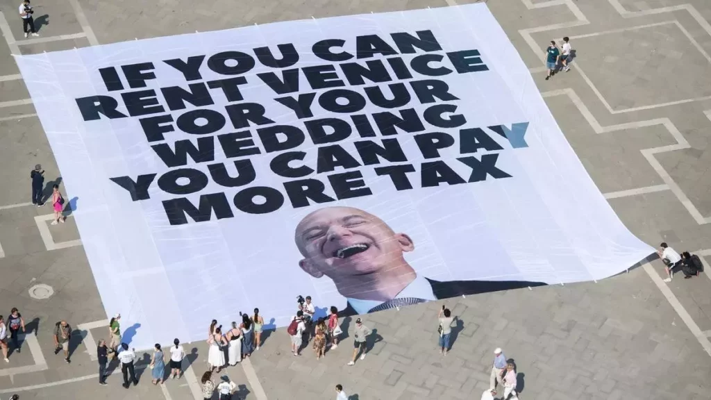 Colectivos locales denuncian la privatización simbólica de la ciudad por parte del magnate y llaman a movilizarse el 28J con el lema “No a Bezos, no a la guerra”.