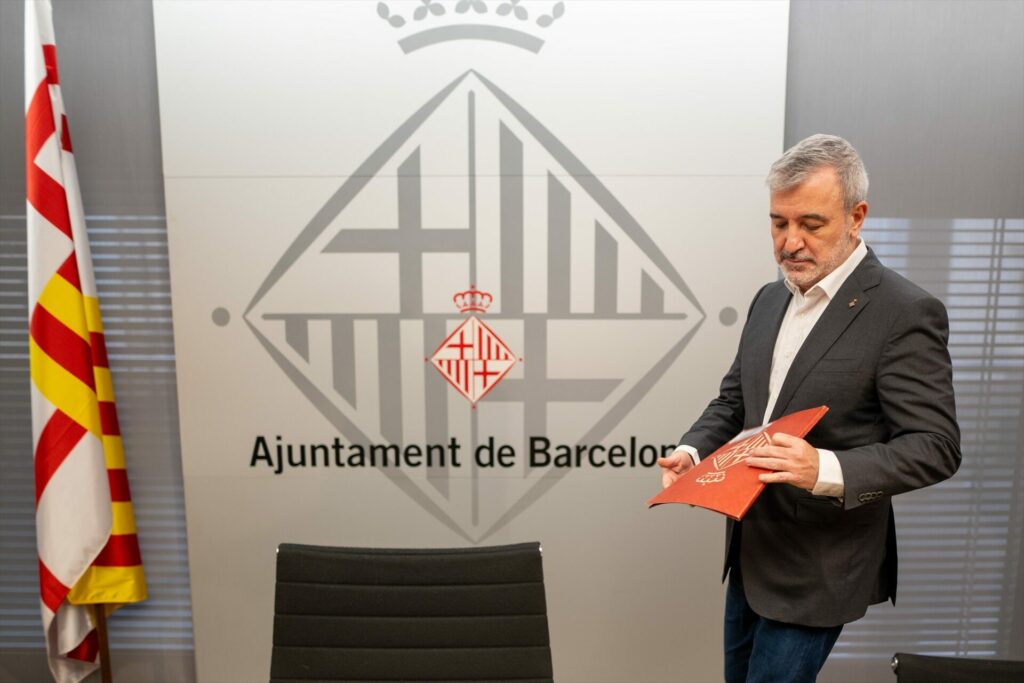 Un manifiesto firmado por periodistas, académicos y activistas denuncia que la reforma apuesta por las multas y el control policial en lugar de la convivencia real.