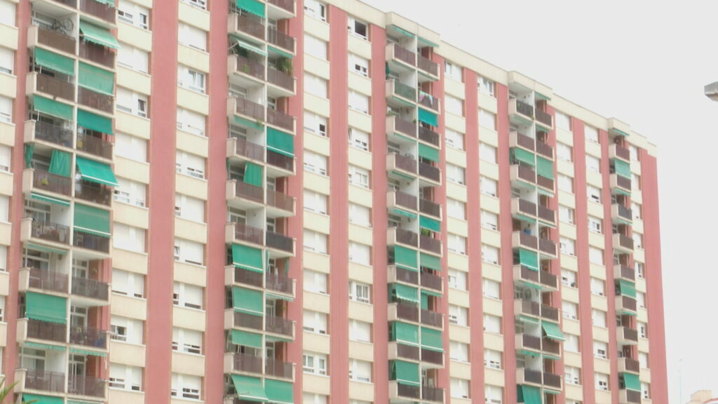 Una immobiliària vol triplicar el lloguer a veïns que fa 50 anys que viuen al mateix pis a la Sagrera