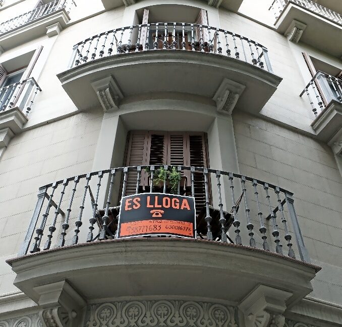 El Parlament catalán aprueba la regulación de alquileres de temporada y de habitaciones para limitar precios en zonas tensionadas gracias a los partidos de izquierdas