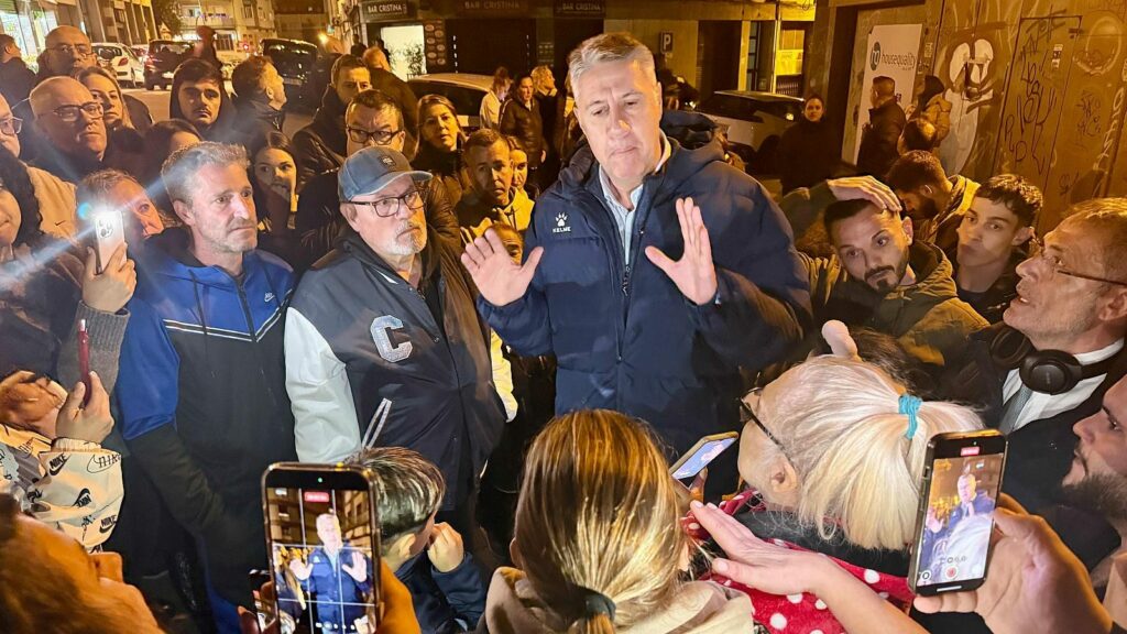 Jaume Asens (Comuns) denuncia l’alcalde de Badalona, Xavier García Albiol, per quatre possibles delictes vinculats al desnonament del B9. L’escrit a Fiscalia assenyala que es va ignorar l’ordre judicial que obligava a oferir una alternativa habitacional.