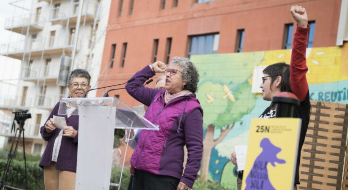 Crida veïnal a concentrar-se a la plaça 25N davant de cada feminicidi