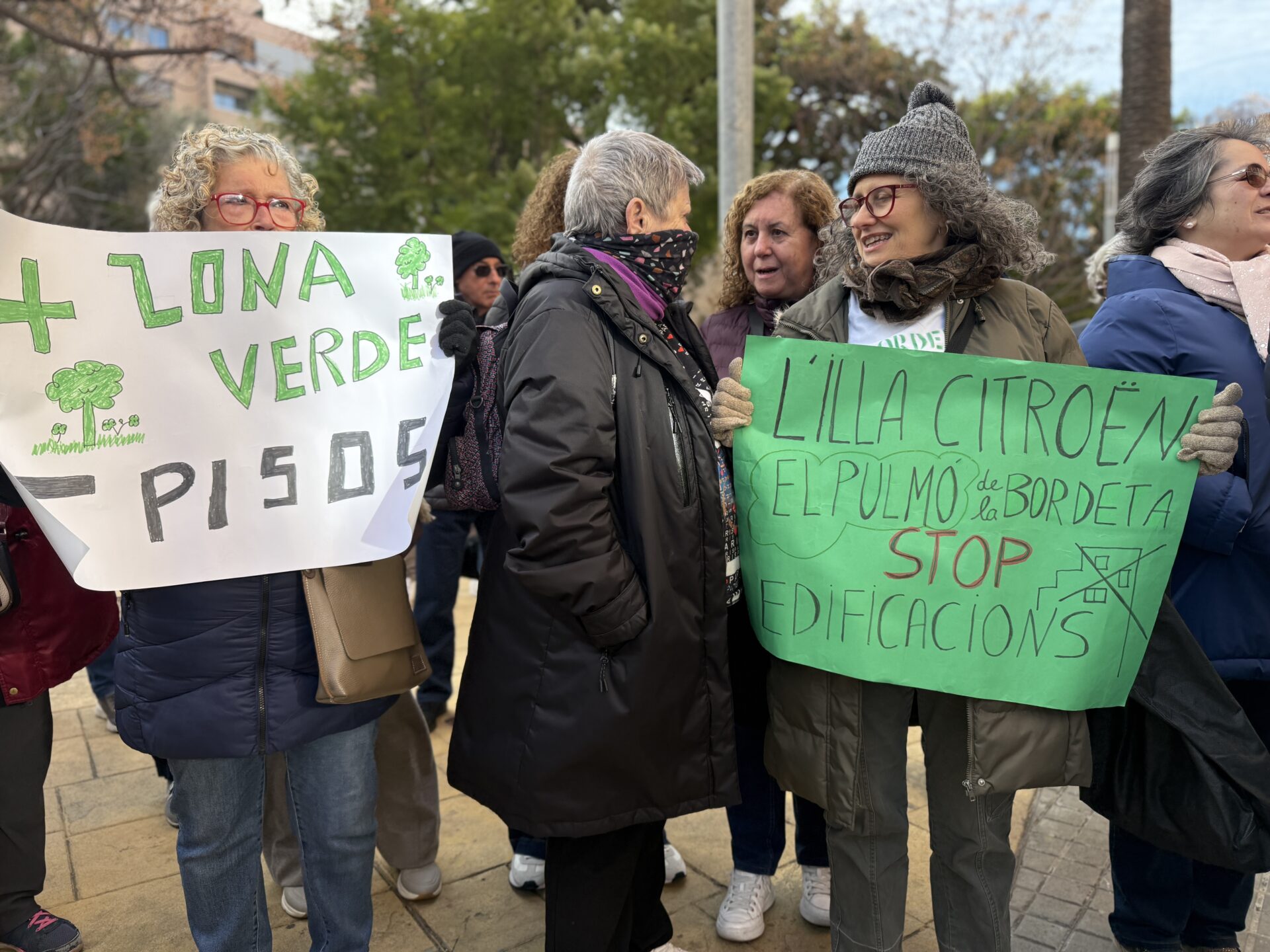 El vecindario de la Illa Citroën planta cara al acuerdo de Collboni para construir pisos de lujo en zona verde