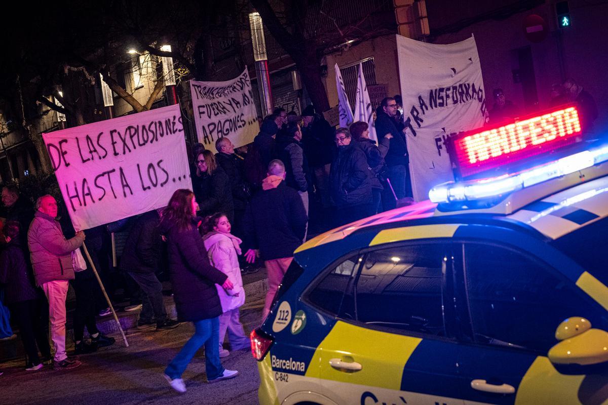 Vecinas y vecinos de La Prosperitat protestan de nuevo por los continuos cortes de luz y exigen soluciones urgentes