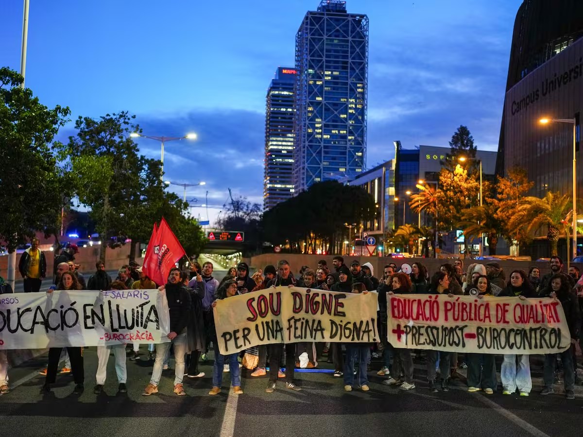 La huelga educativa logra un fuerte seguimiento en Barcelona y Catalunya con miles de participantes