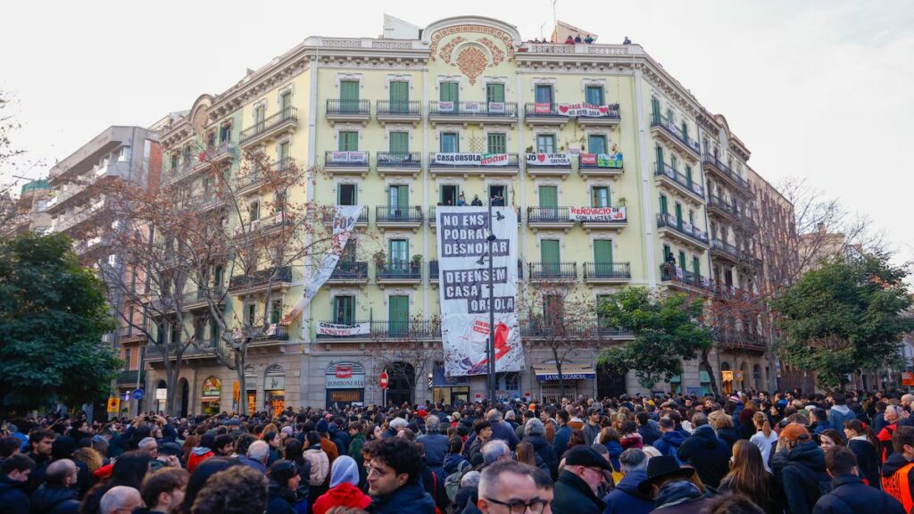Barcelona registra la compra de 200 edificios enteros al año en plena crisis de vivienda