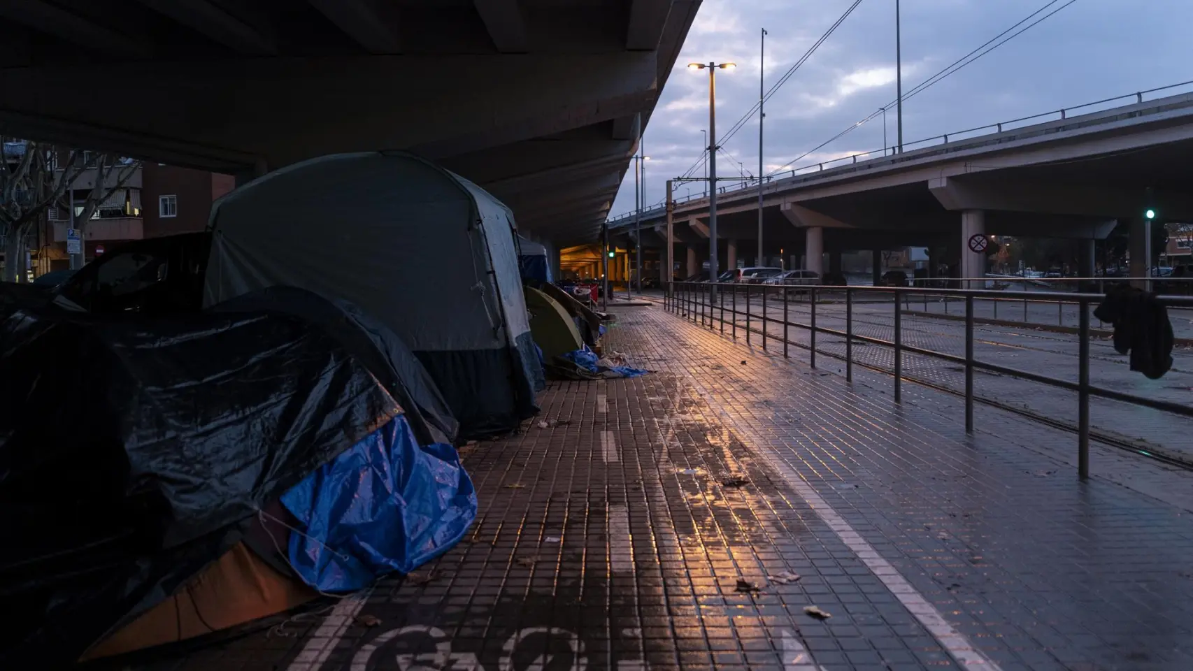 Cuatro muertes en la calle sacuden Badalona y la oposición exige un pleno urgente al gobierno municipal