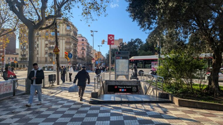 La reforma de la plaça de Sants amenaça amb retallar l’Obrim Carrers i genera preocupació al comerç del barri