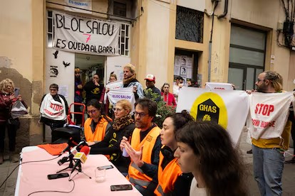 Vecinos de tres fincas de Barcelona se organizan contra el fondo de inversión Second House para frenar la venta de sus edificios