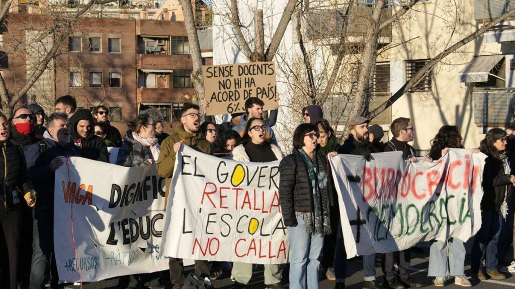 El Govern de la Generalitat liderado por el PSC no acude a la reunión con los sindicatos de educación tras la convocatoria de huelga