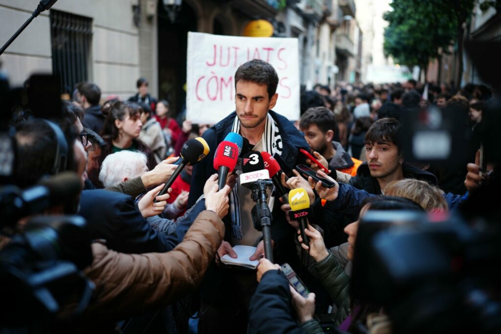 El desahucio del Bloc Sant Agustí queda frenado durante tres meses gracias a la presión social
