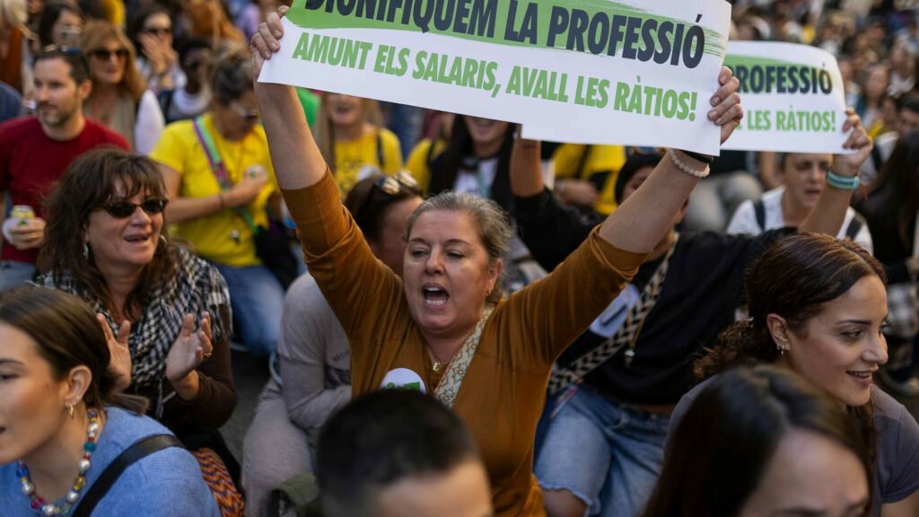 Directores de escuelas públicas de Barcelona amenazan con dimitir en bloque por el colapso de la gestión escolar
