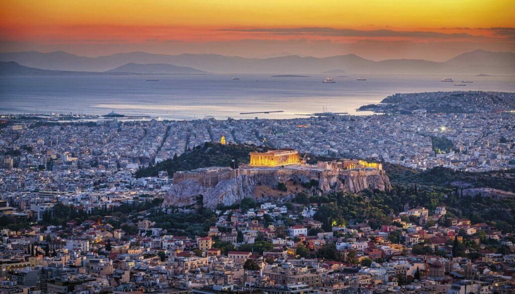El alcalde de Atenas plantea frenar hoteles y pisos turísticos para no convertirse en Barcelona