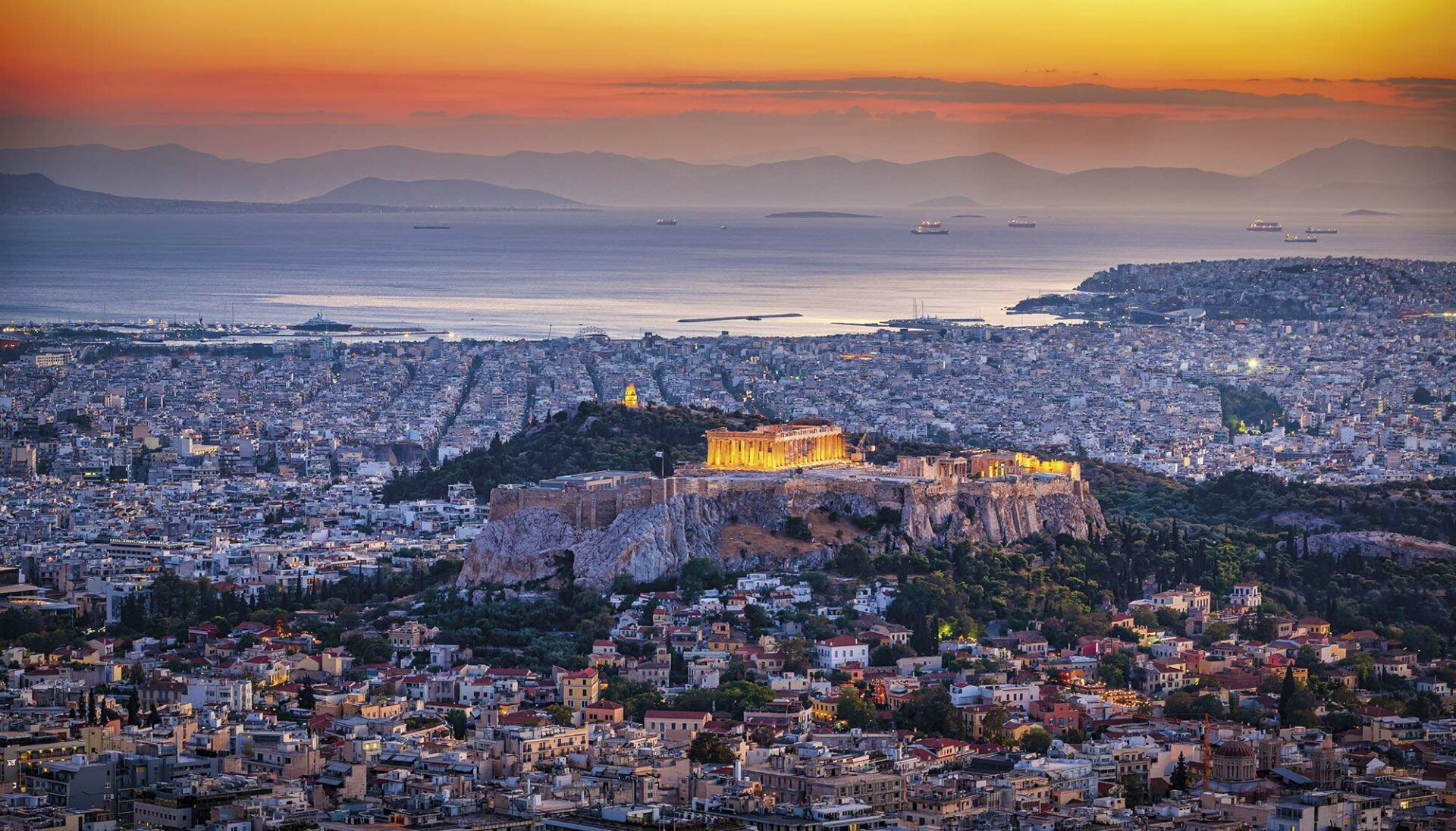 El alcalde de Atenas plantea frenar hoteles y pisos turísticos para no convertirse en Barcelona