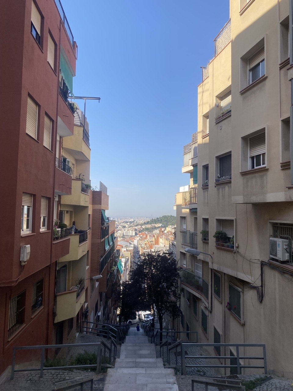 La gentrificació desembarca al Coll i posa en risc la vida veïnal del barri