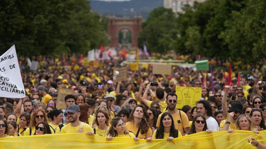 Los sindicatos docentes llaman a boicotear la llegada del Papa