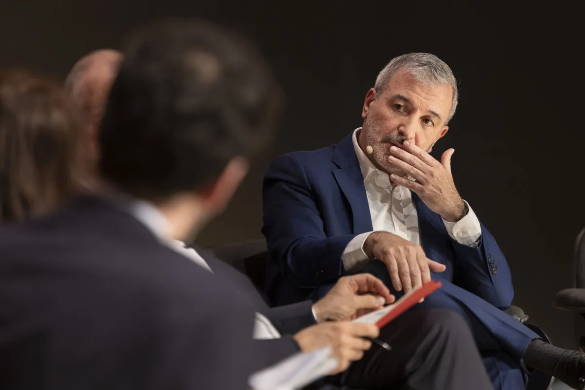 Collboni promet blindar el 30% d’habitatge protegit el 2027 mentre negocia com desmuntar-lo