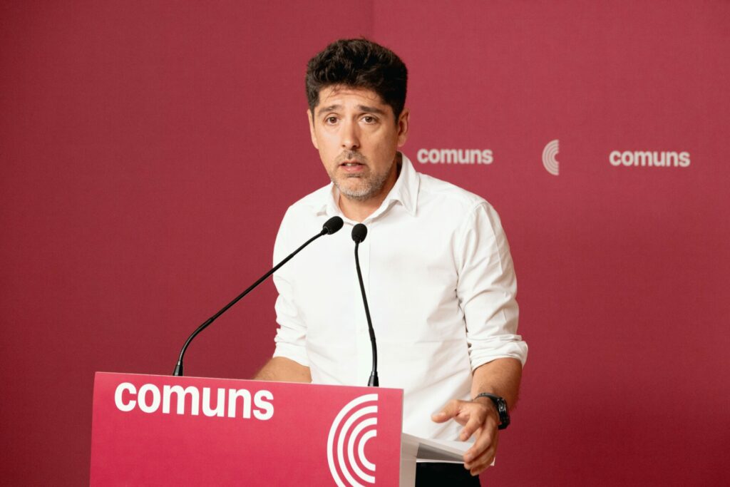 Los Comuns abogan por subir los impuestos a las grandes fortunas y limitar la compra especulativa de vivienda