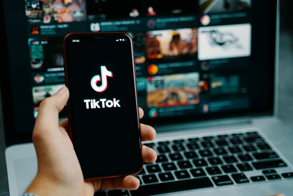 Batlle prevé gastar 413.223 euros en el TikTok de la Guardia Urbana