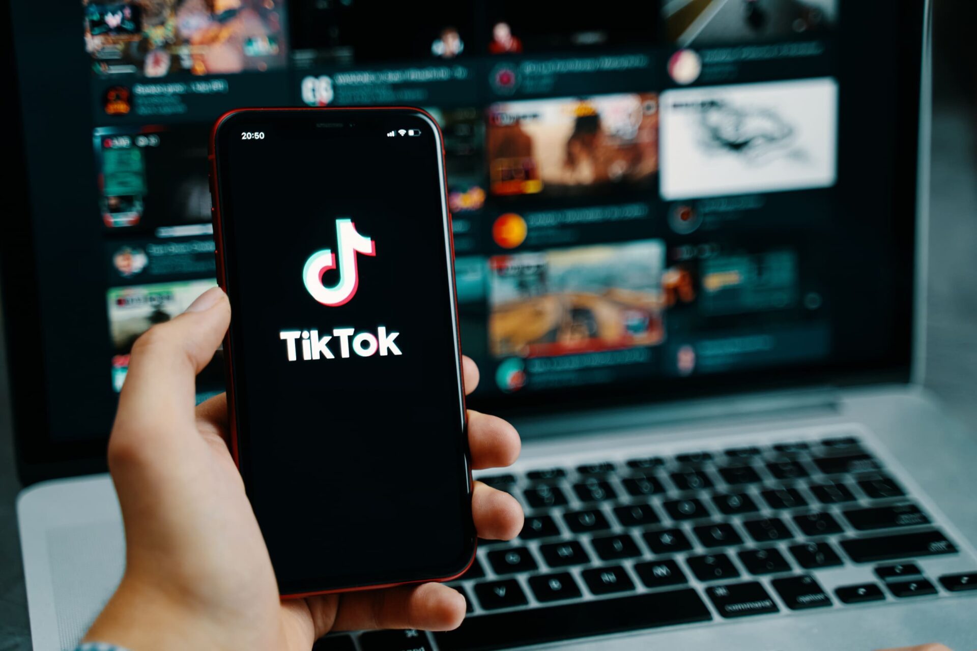 Batlle prevé gastar 413.223 euros en el TikTok de la Guardia Urbana y el Instagram de Bombers