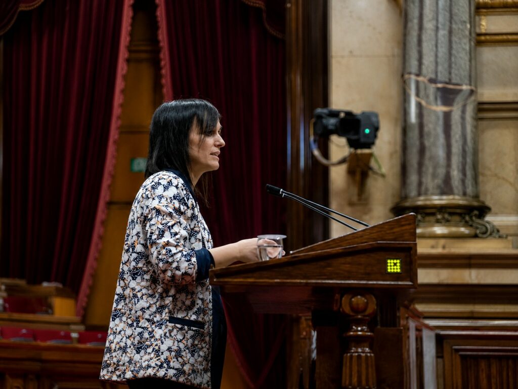 El Parlament abre la vía para llevar a Sílvia Orriols ante la Fiscalía por un posible delito de odio