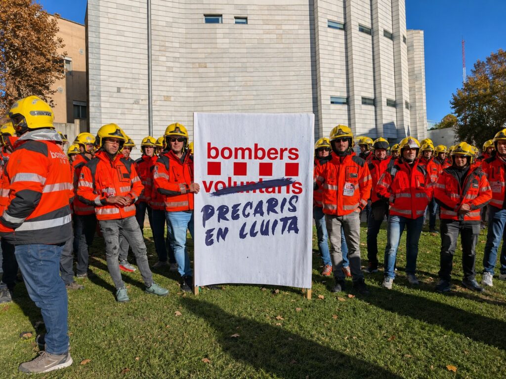 Los bomberos voluntarios plantan cara a Interior tras años de precariedad