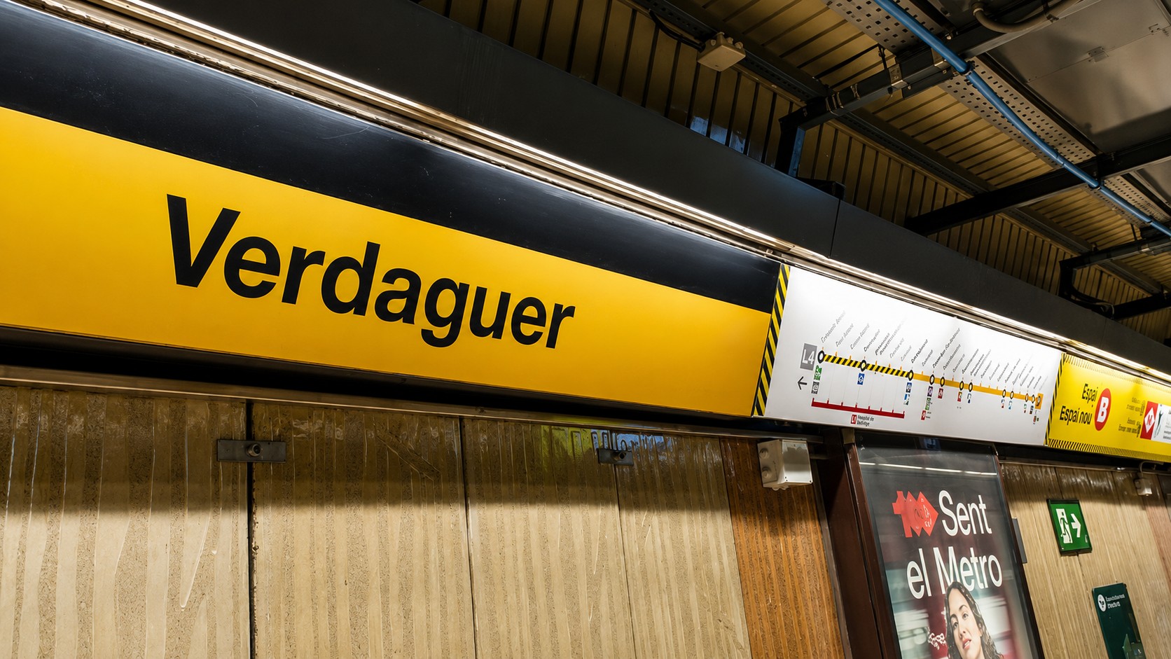 La estación de Verdaguer de la L4 reabre tras dos meses de obras de accesibilidad