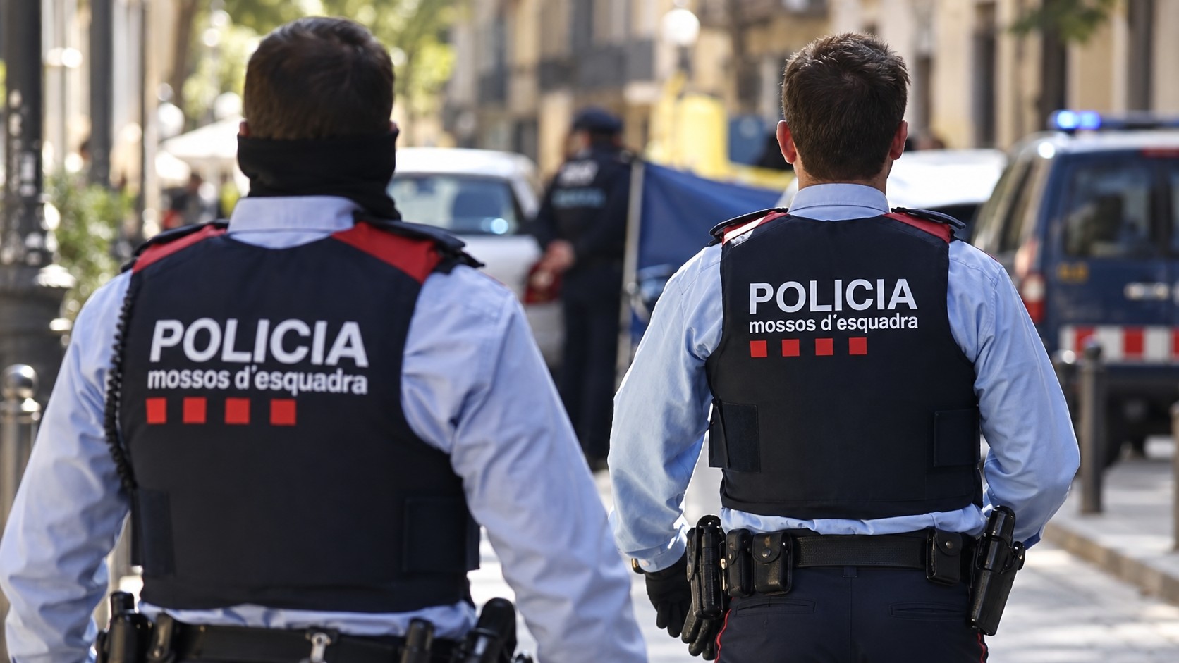 La presión social fuerza la suspensión de un desahucio en unos pisos públicos de Vic