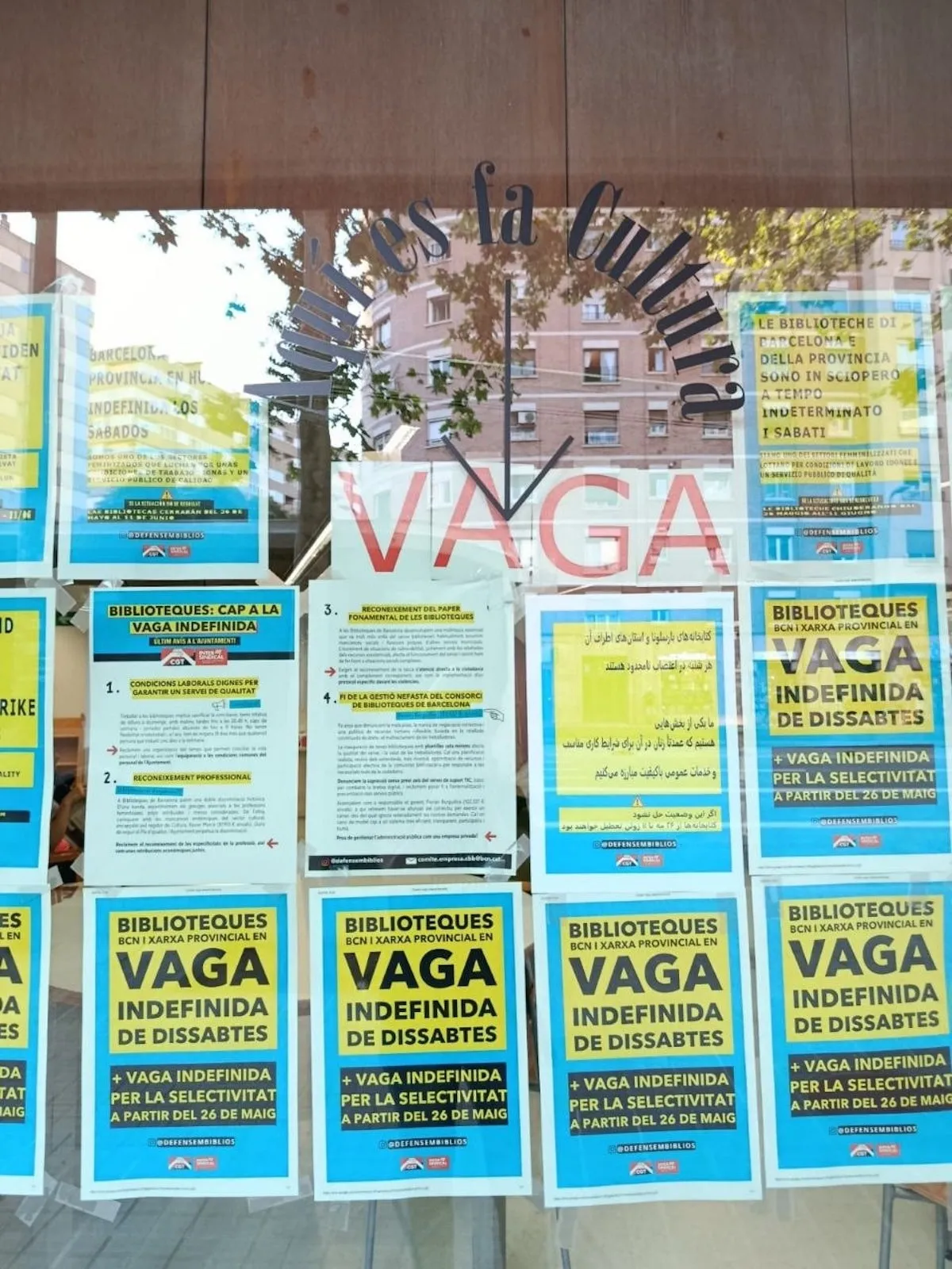 Las bibliotecas de Barcelona mantienen la huelga indefinida y cierran la mayoría de centros