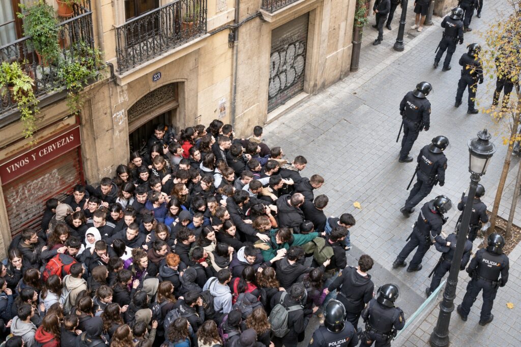 Miles de personas desbordan Barcelona contra los alquileres abusivos y la especulación inmobiliaria